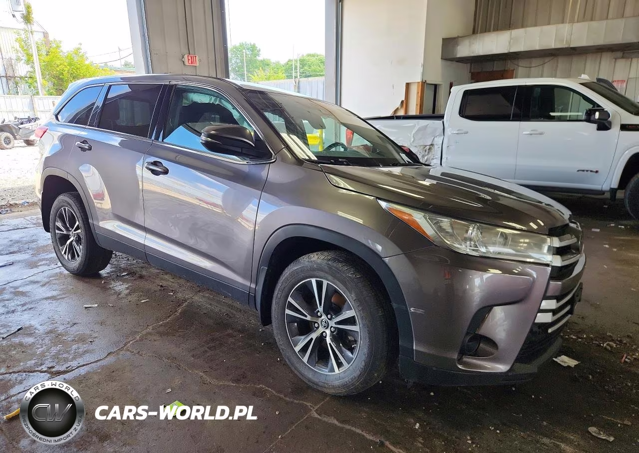2019 Toyota Highlander Le VIN:5TDBZRFH3KS977777 - 4