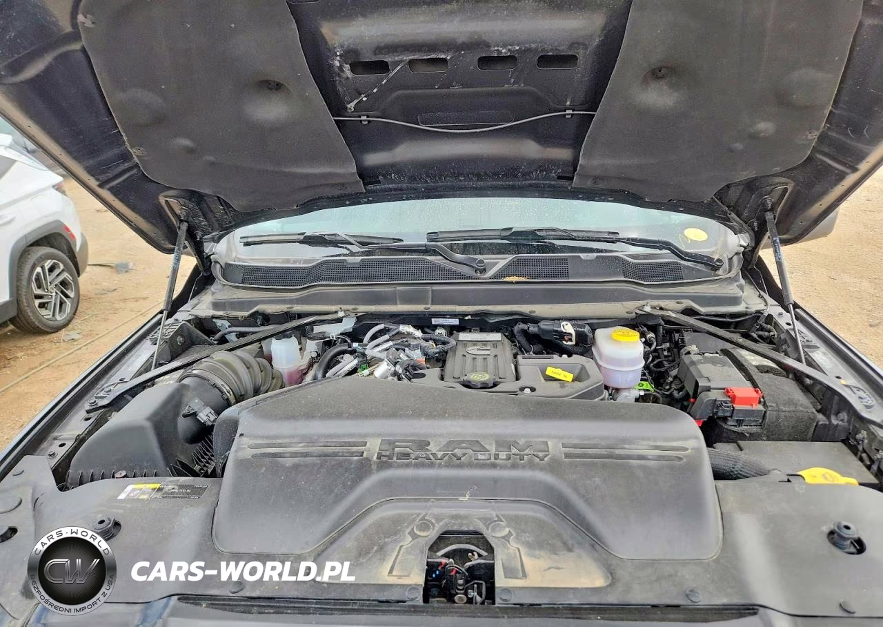 2025 Ram 2500 Laramie VIN:3C63R5FL8SG525590 - 11