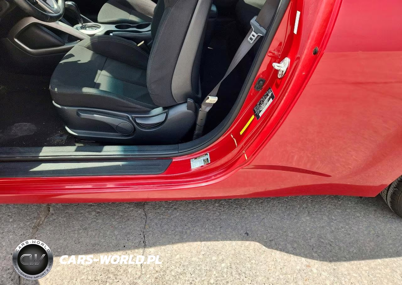 2017 Hyundai Veloster Base VIN:KMHTC6AD7HU307643 - 12
