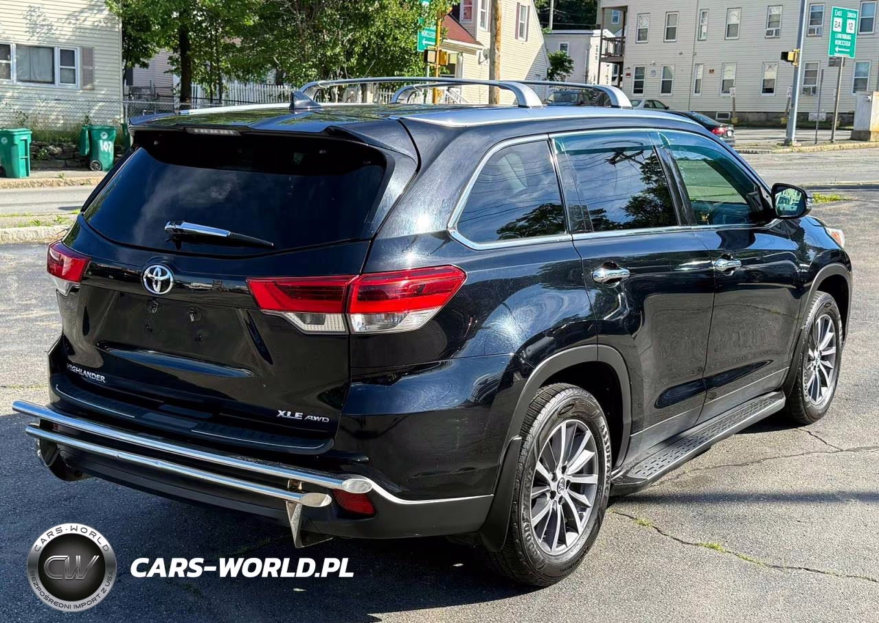 2019 Toyota Highlander Xle VIN:5TDJZRFH4KS582650 - 3