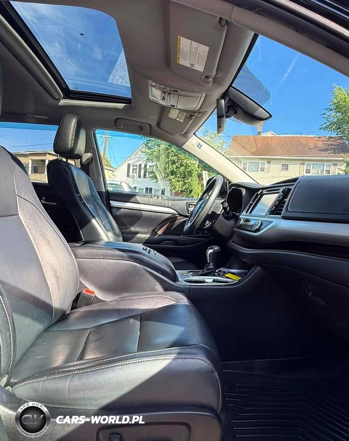 2019 Toyota Highlander Xle VIN:5TDJZRFH4KS582650 - 6