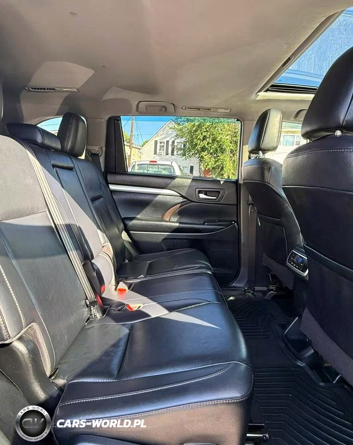 2019 Toyota Highlander Xle VIN:5TDJZRFH4KS582650 - 8