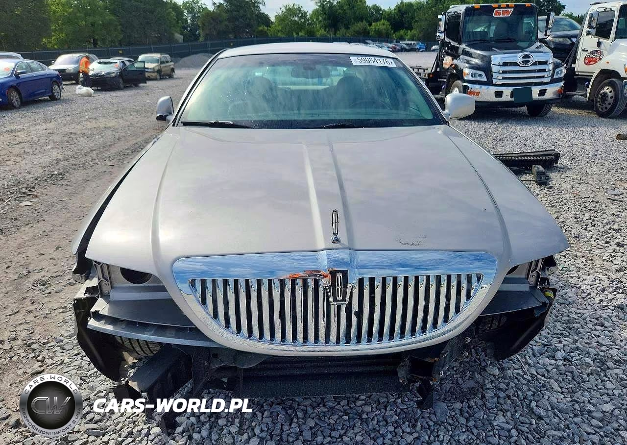 2008 Lincoln Town Car Signature Limited VIN:2LNHM82V68X659949 - 5