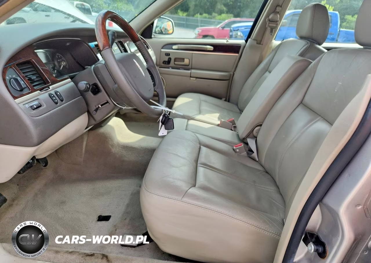 2008 Lincoln Town Car Signature Limited VIN:2LNHM82V68X659949 - 7