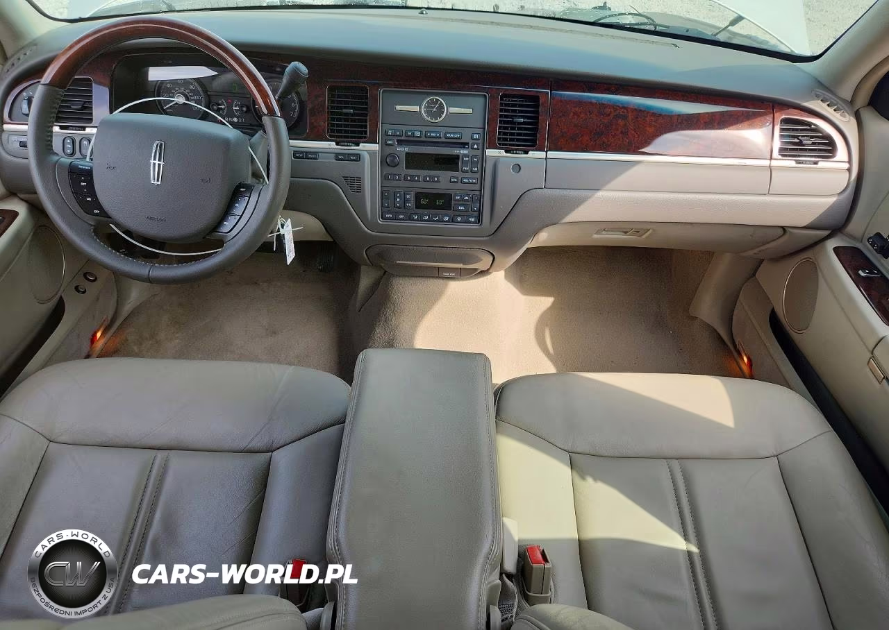 2008 Lincoln Town Car Signature Limited VIN:2LNHM82V68X659949 - 8