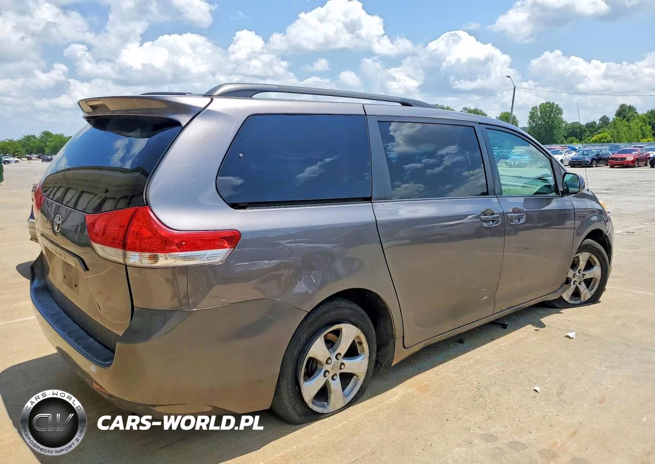 2011 Toyota Sienna Le VIN:5TDKK3DC9BS048718 - 3