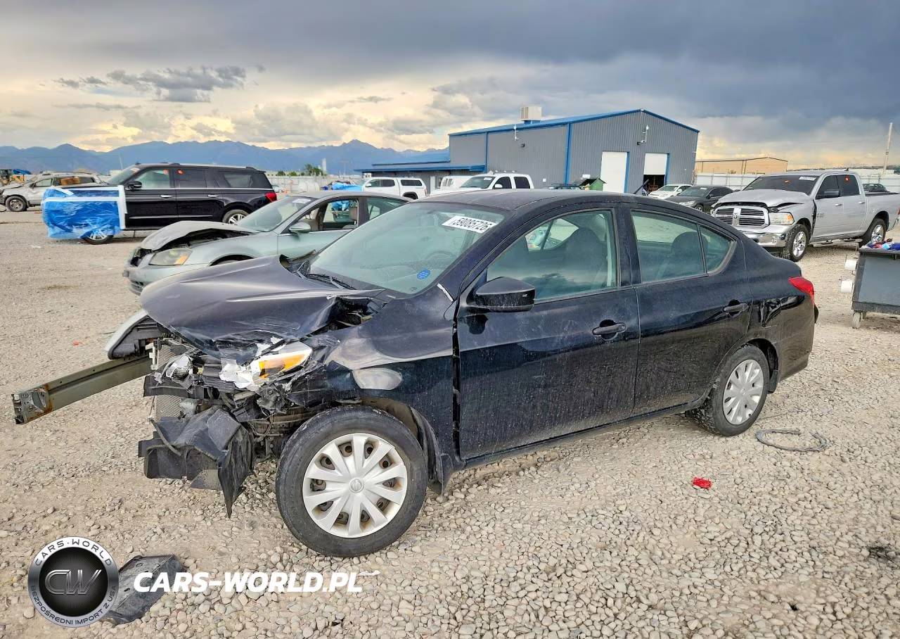 2017 Nissan Versa 1.6 S – zdjęcie 1 z 13