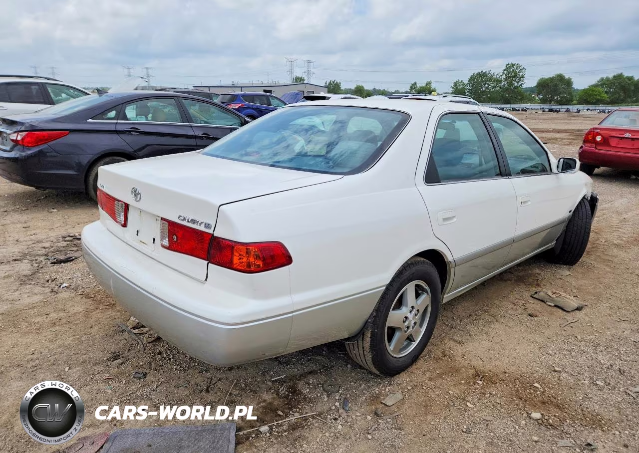 2001 Toyota Camry Le VIN:JT2BG22K210568078 - 3