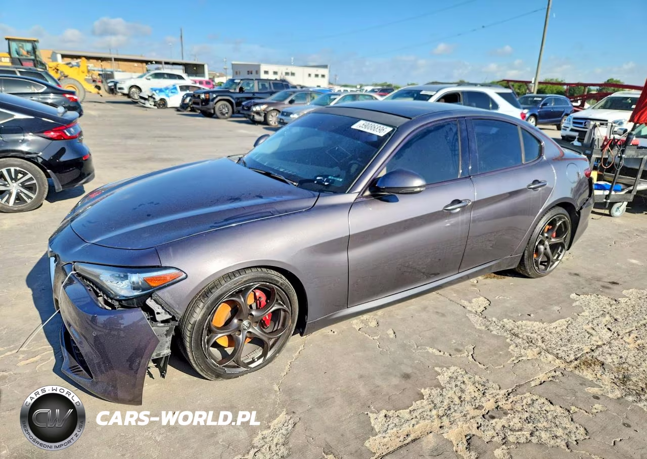2018 Alfa Romeo Giulia Ti VIN:ZARFAECN2J7583259 - 1