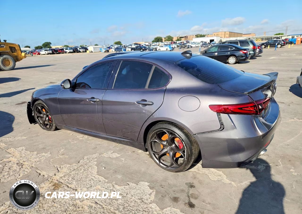 2018 Alfa Romeo Giulia Ti VIN:ZARFAECN2J7583259 - 2