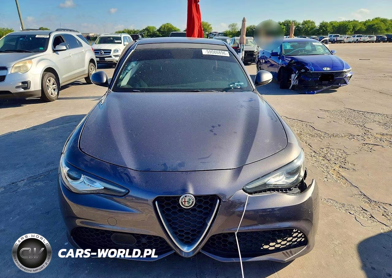 2018 Alfa Romeo Giulia Ti VIN:ZARFAECN2J7583259 - 5