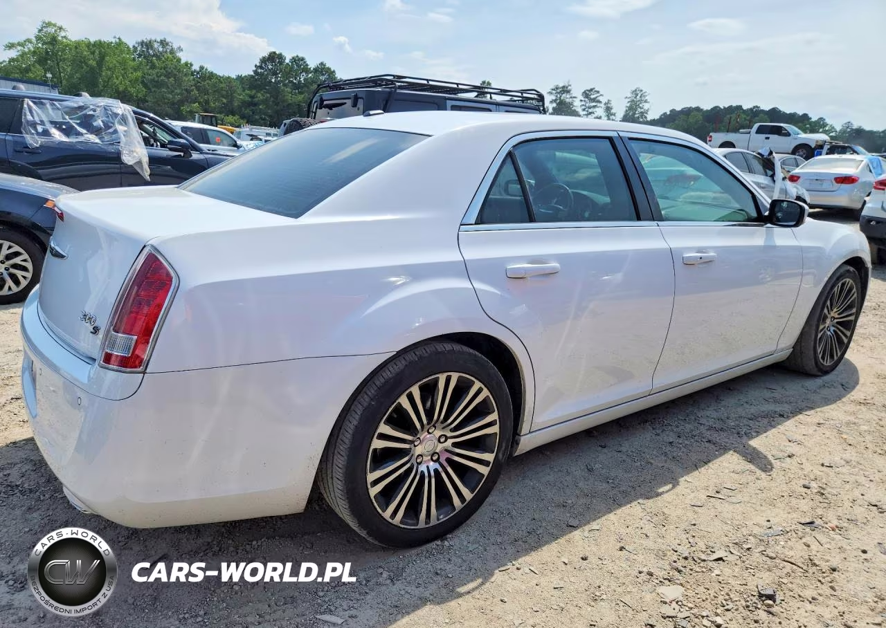 2012 Chrysler 300 S VIN:2C3CCADTXCH232799 - 3