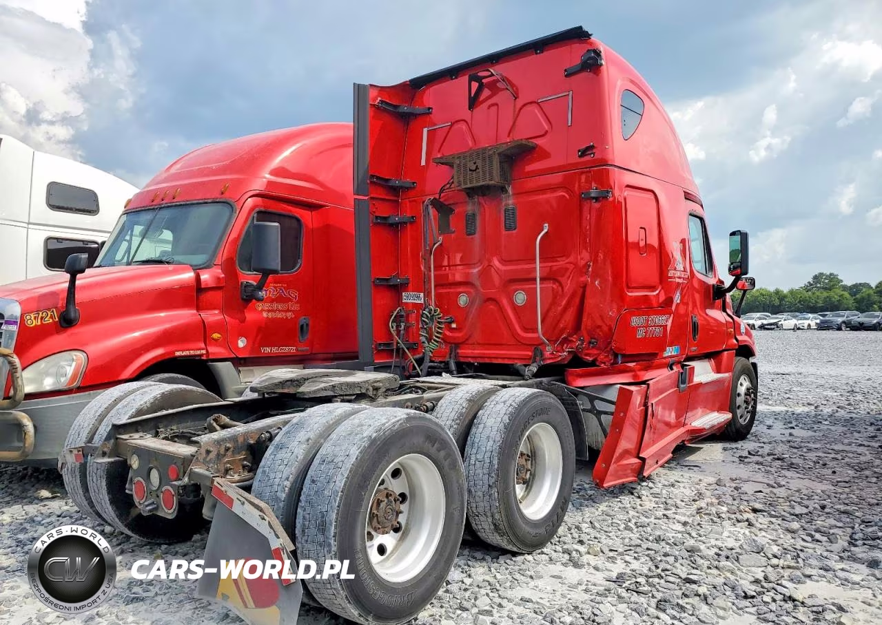 2015 Freightliner Cascadia Semi Truck VIN:3AKJGLD56FSGG3387 - 4