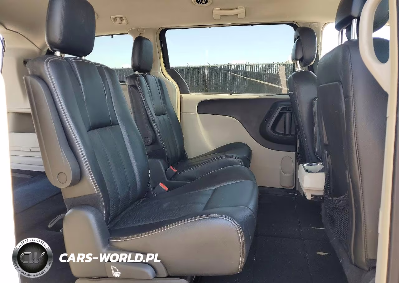 2015 Chrysler Town & Country Touring L VIN:2C4RC1CG9FR655527 - 11