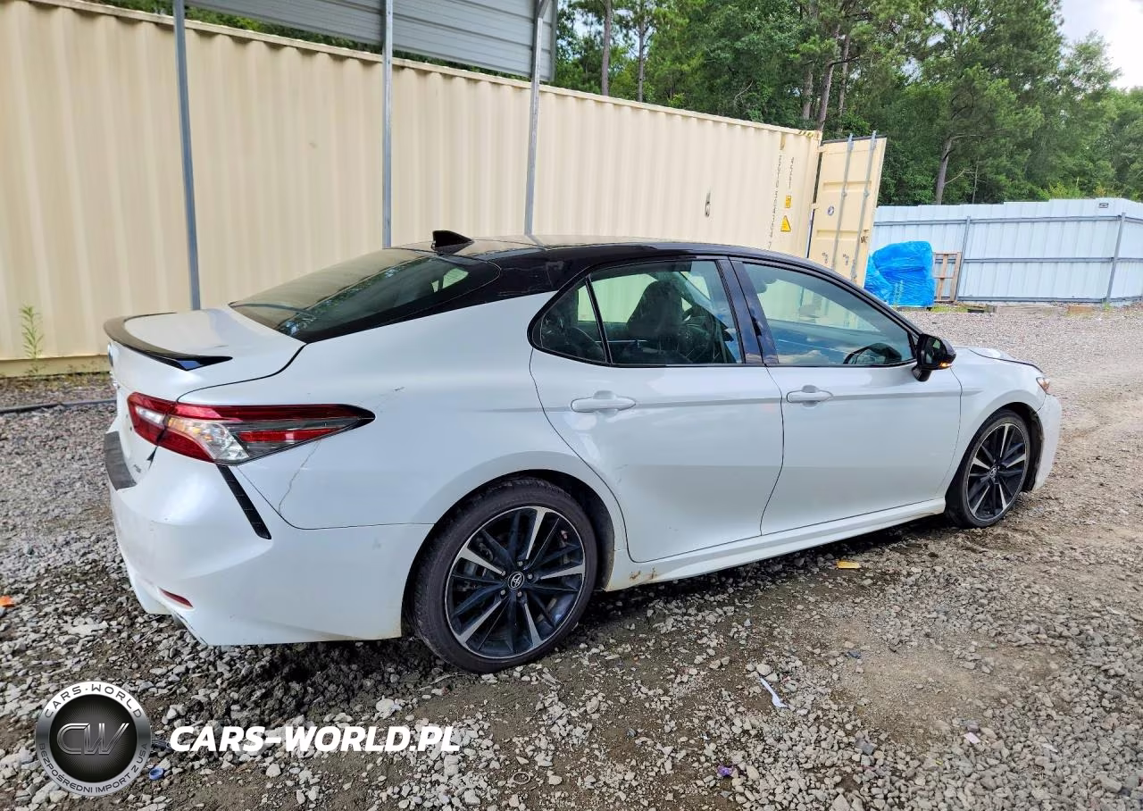 2018 Toyota Camry Xse VIN:4T1B61HK1JU126859 - 3