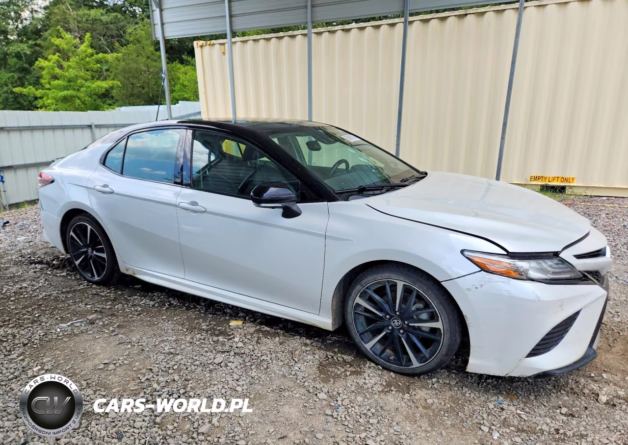 2018 Toyota Camry Xse VIN:4T1B61HK1JU126859 - 4