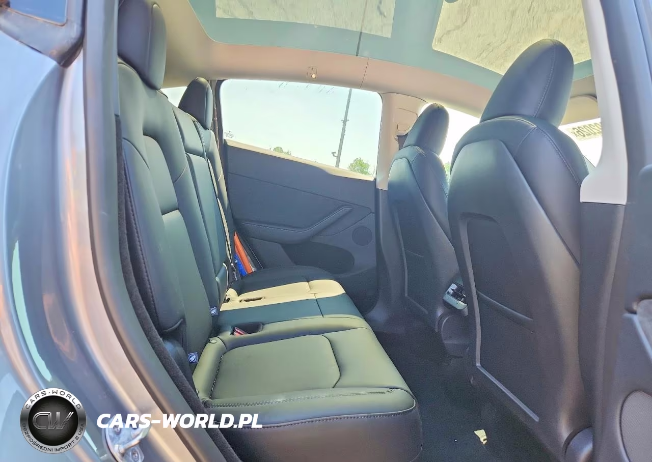 2024 Tesla Model Y VIN:7SAYGDEE2RA322678 - 11
