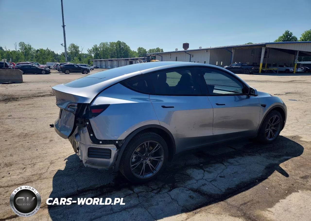 2024 Tesla Model Y VIN:7SAYGDEE2RA322678 - 3