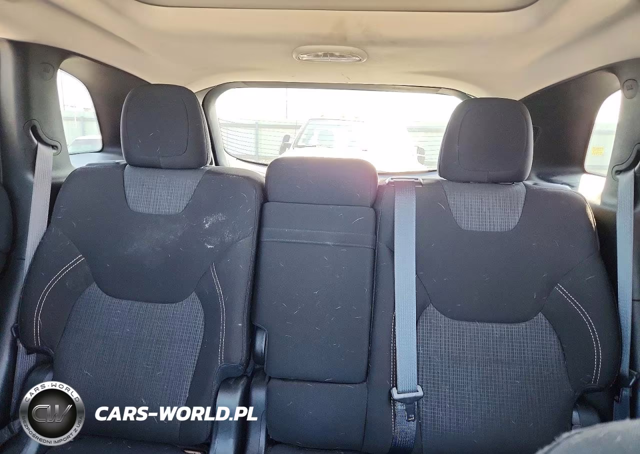 2015 Jeep Cherokee Latitude VIN:1C4PJMCS7FW787843 - 10