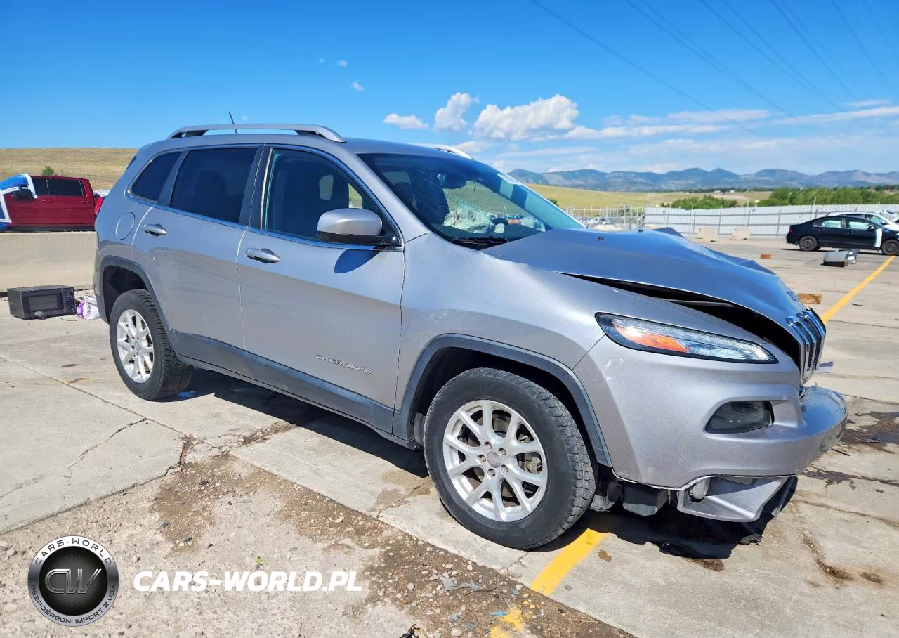2015 Jeep Cherokee Latitude VIN:1C4PJMCS0FW639291 - 4