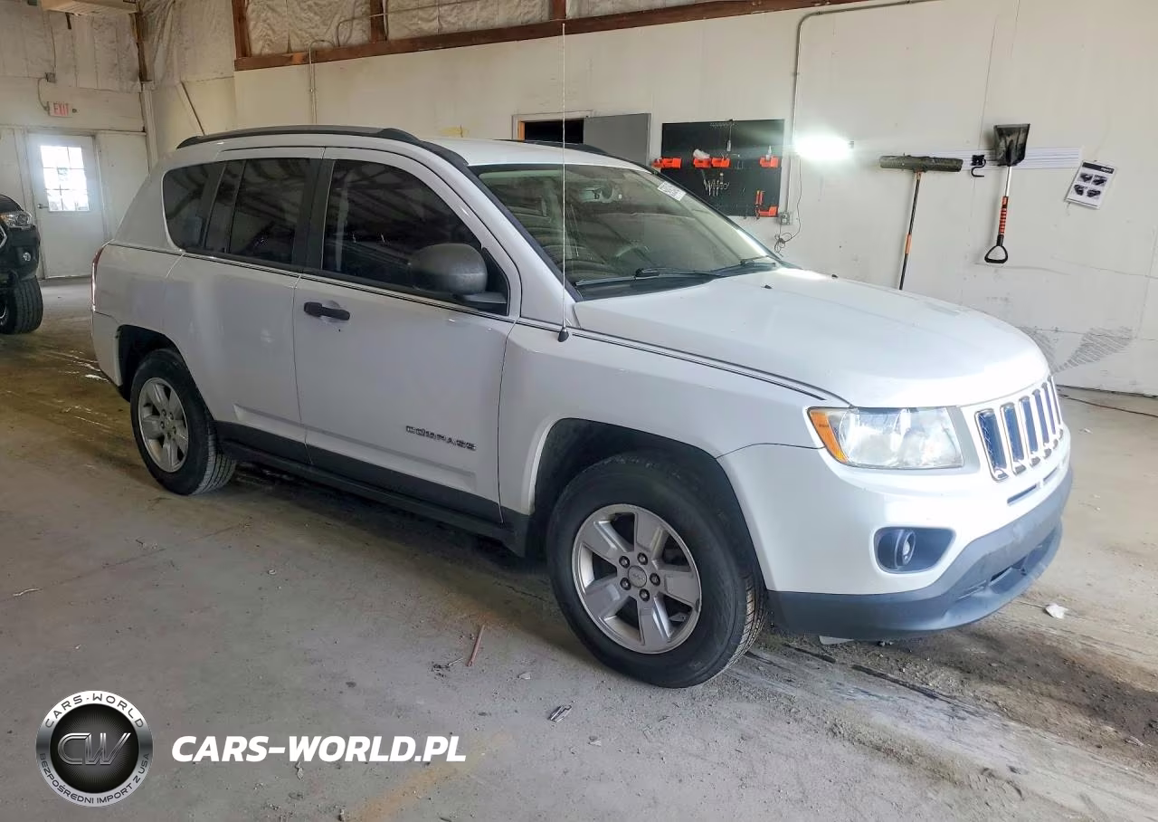 2017 Jeep Compass Sport VIN:1C4NJCBA8HD136617 - 4