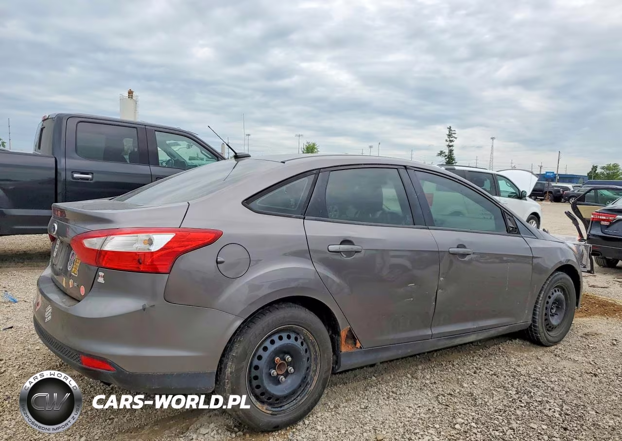 2012 Ford Focus Se VIN:1FAHP3F29CL285606 - 3