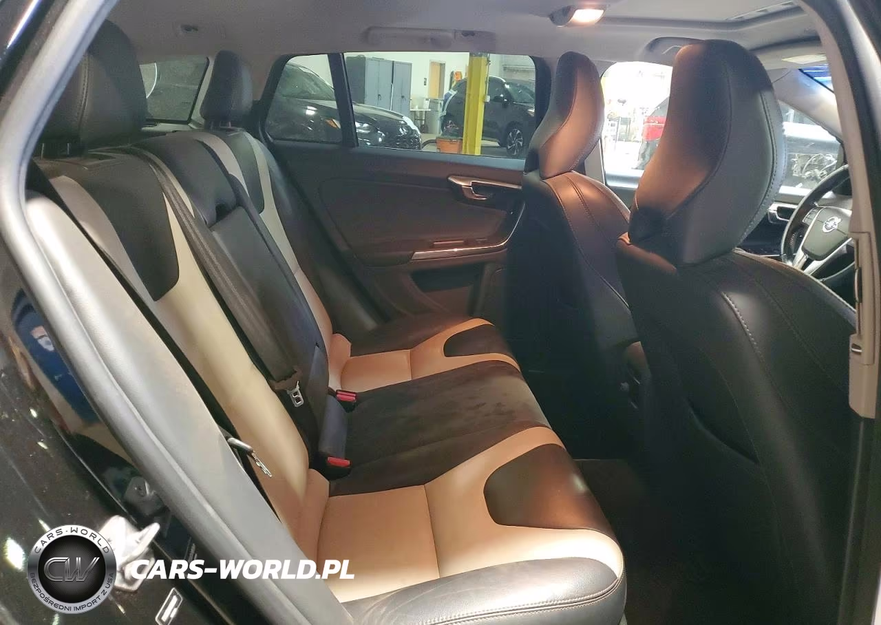 2016 Volvo V60 Cross Country Premier VIN:YV4612HK4G1013117 - 10