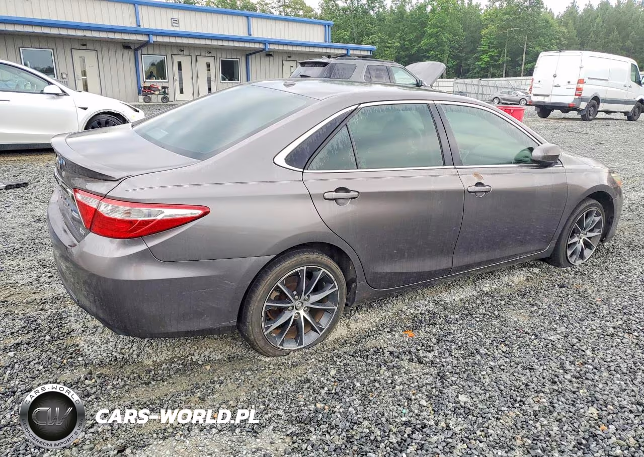 2017 Toyota Camry Xse VIN:4T1BF1FK4HU786097 - 3