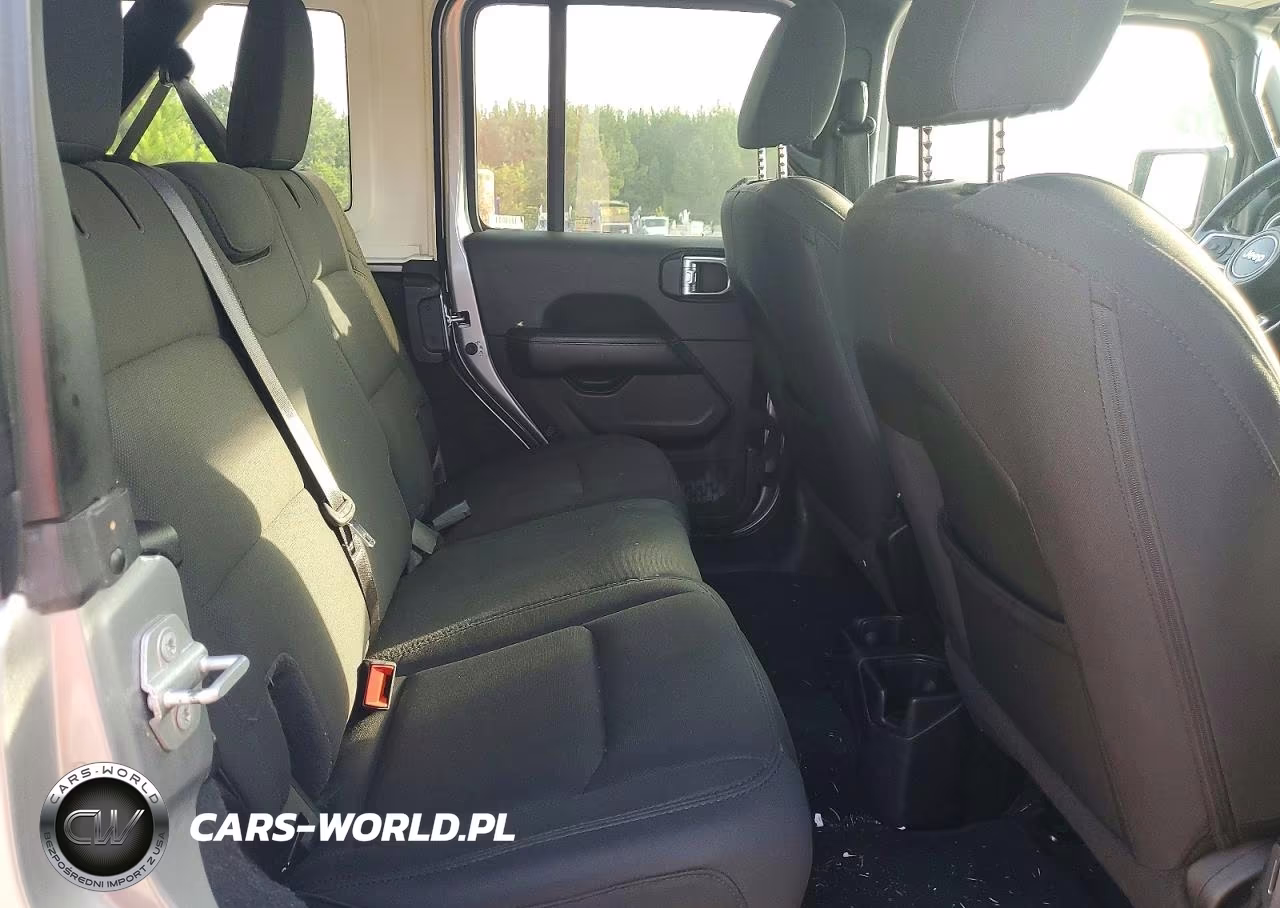 2020 Jeep Wrangler Unlimited Sahara VIN:1C4HJXEN6LW204381 - 10