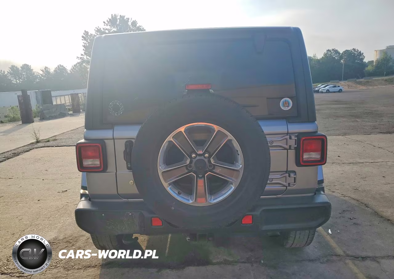 2020 Jeep Wrangler Unlimited Sahara VIN:1C4HJXEN6LW204381 - 6