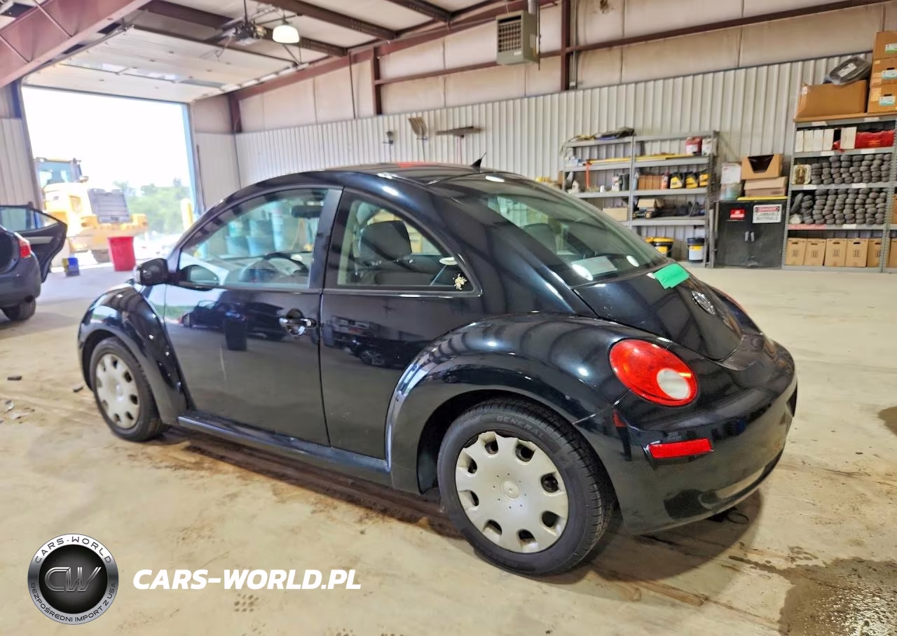 2010 Volkswagen New Beetle VIN:3VWPW3AGXAM010945 - 2