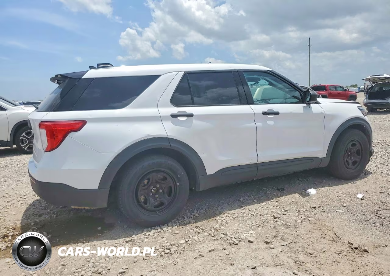 2023 Ford Explorer Police Interceptor VIN:1FM5K8AB2PGB12651 - 3
