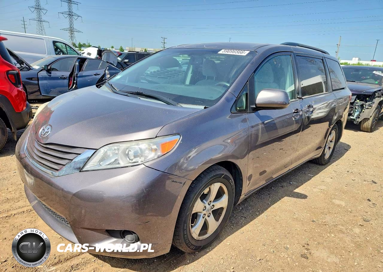 2015 Toyota Sienna Le – zdjęcie 1 z 13