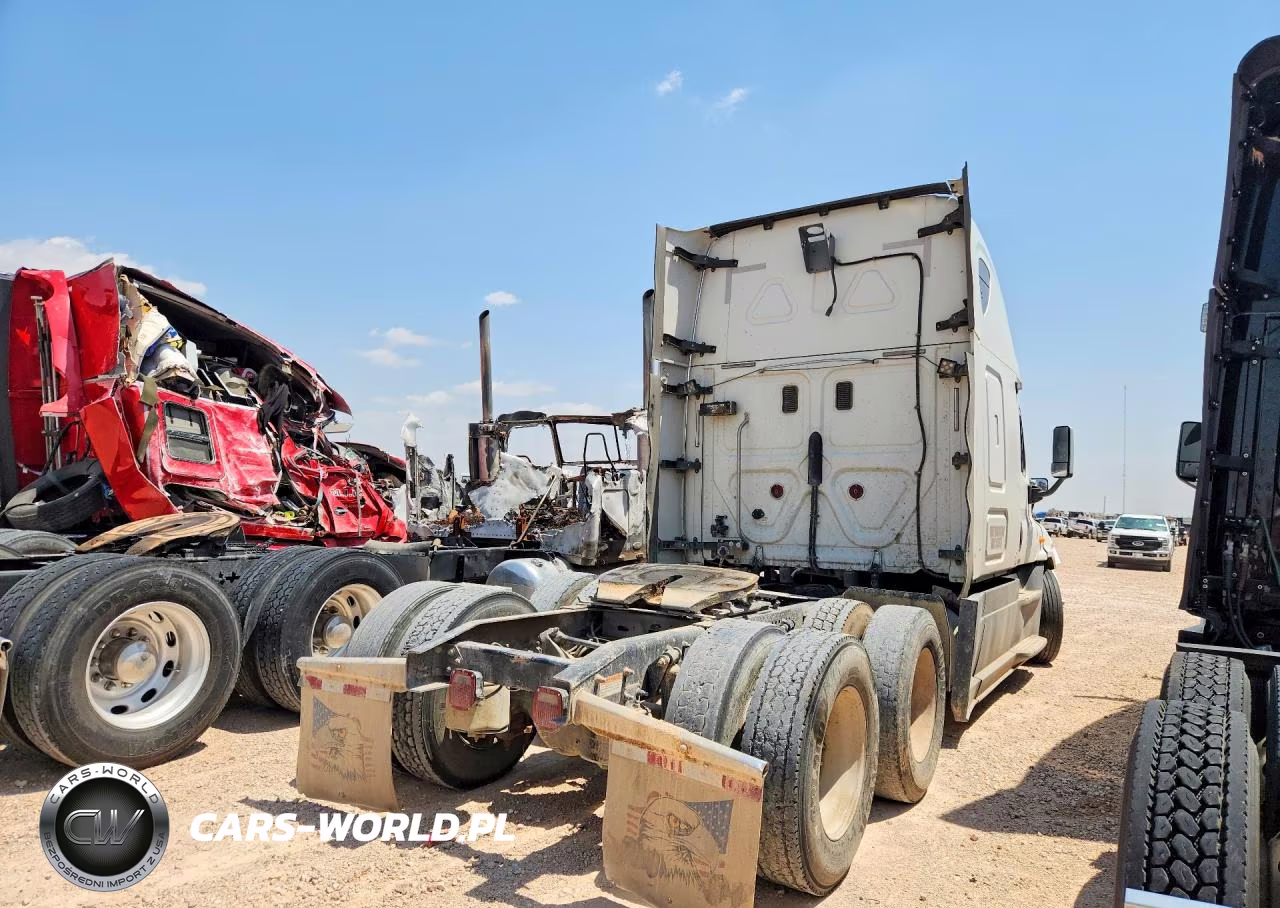 2012 Freightliner Cascadia Semi Truck VIN:1FUJGLBG5CSBV7023 - 3