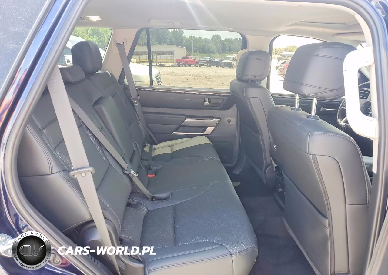 2024 Toyota Sequoia Sr5 VIN:7SVAAABA6RX043961 - 11
