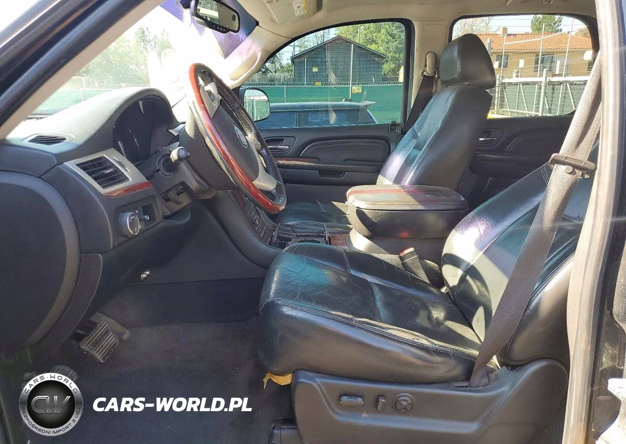 2007 Cadillac Escalade Luxury VIN:1GYFK63807R131602 - 7