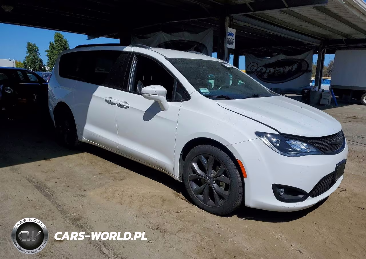 2018 Chrysler Pacifica Limited VIN:2C4RC1GG1JR356794 - 4