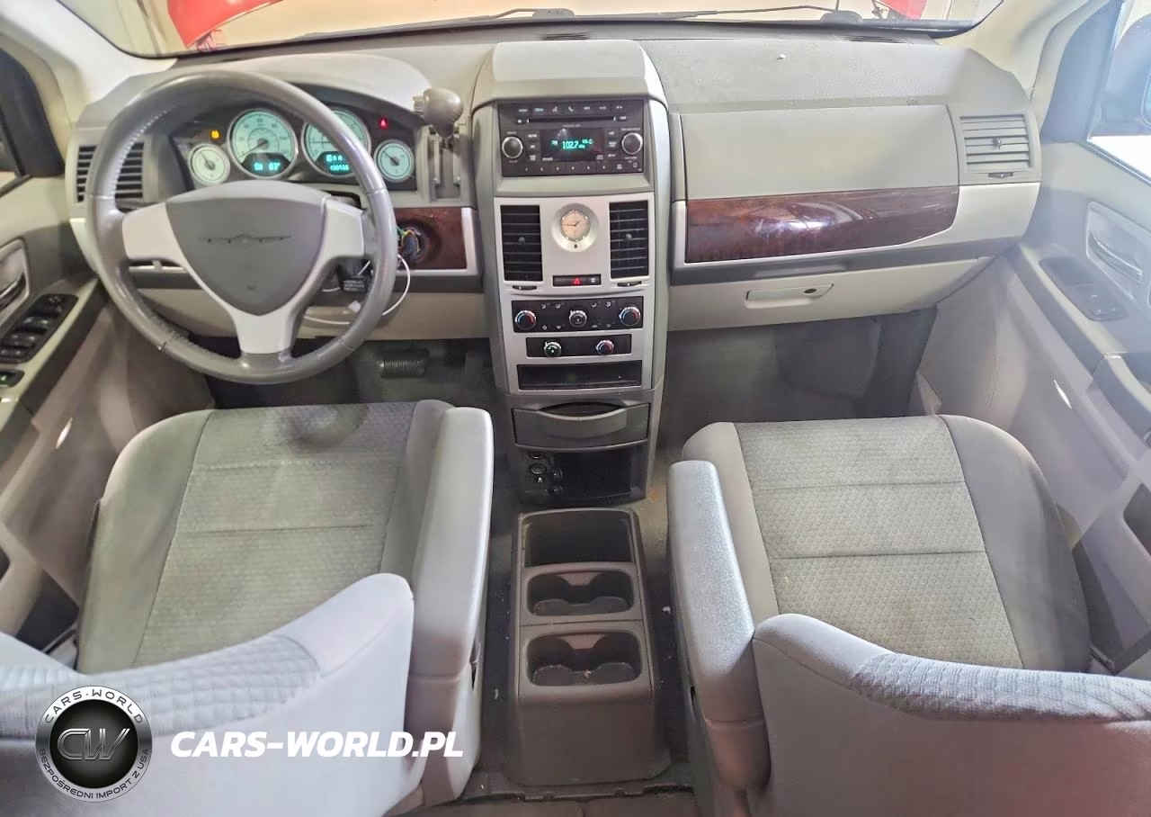 2010 Chrysler Town & Country Touring VIN:2A4RR5D18AR493778 - 8