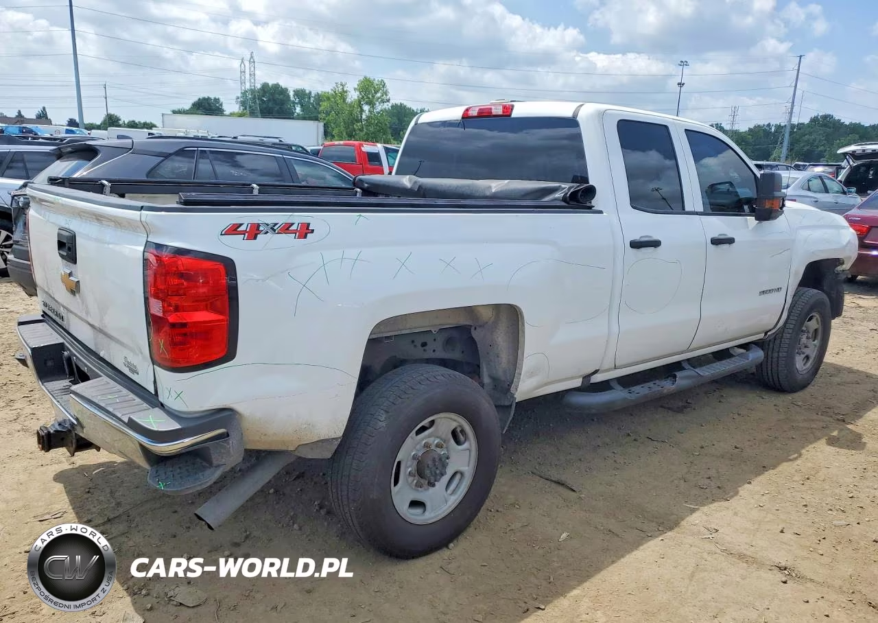 2018 Chevrolet Silverado K2500 Heavy Duty VIN:1GC2KUEG4JZ262228 - 3