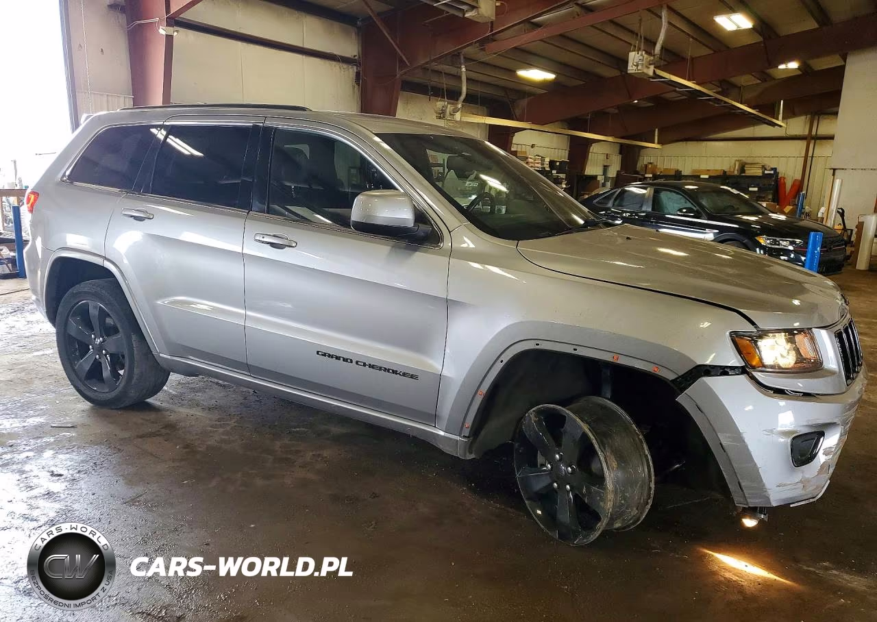 2014 Jeep Grand Cherokee Laredo VIN:1C4RJFAG8EC541550 - 4