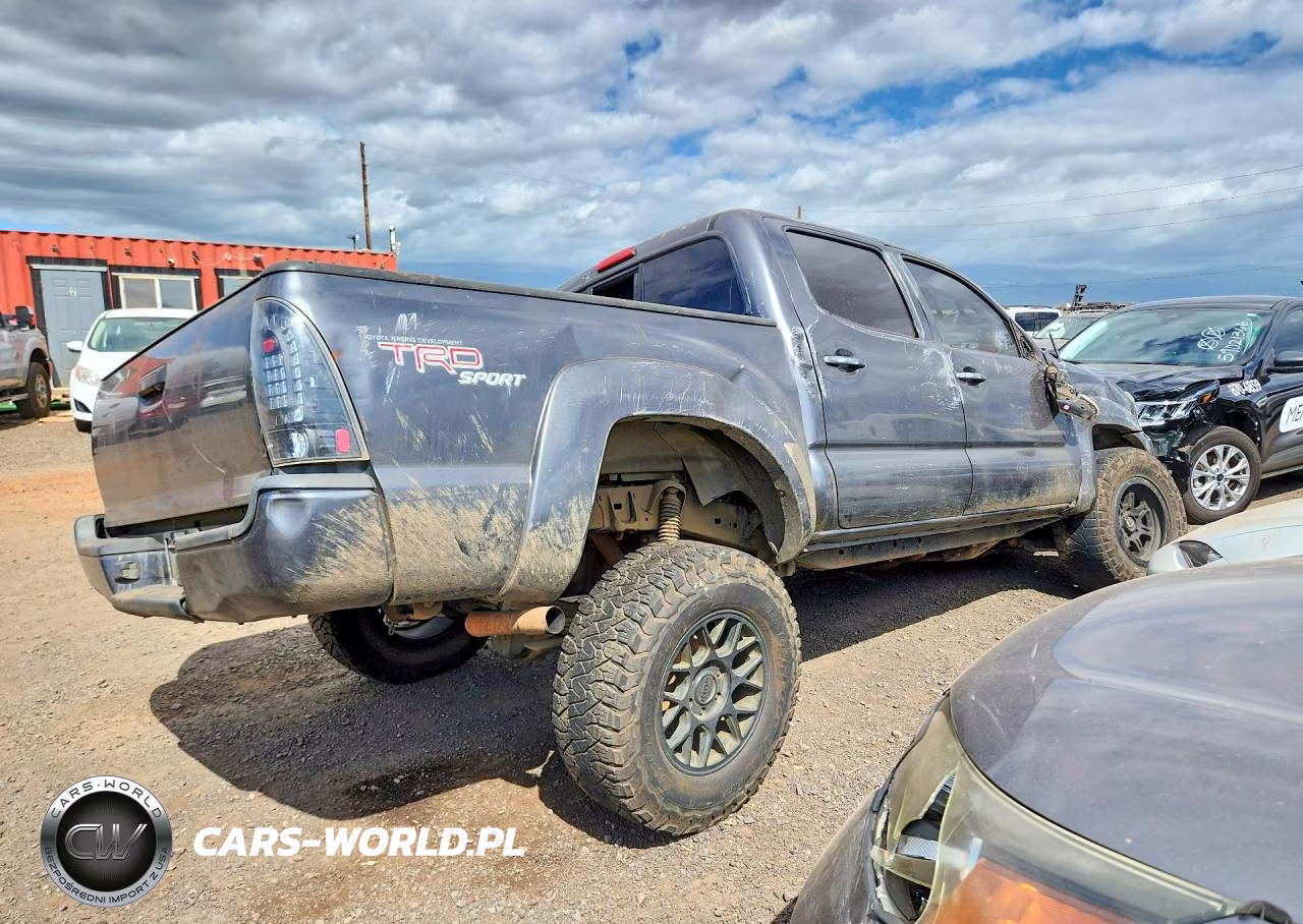 2013 Toyota Tacoma Double Cab VIN:3TMLU4EN4DM124420 - 3