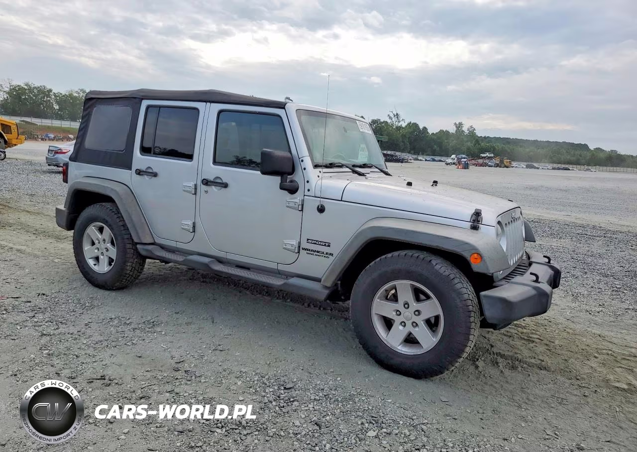 2010 Jeep Wrangler Unlimited Sport VIN:1J4BB3H19AL147851 - 4