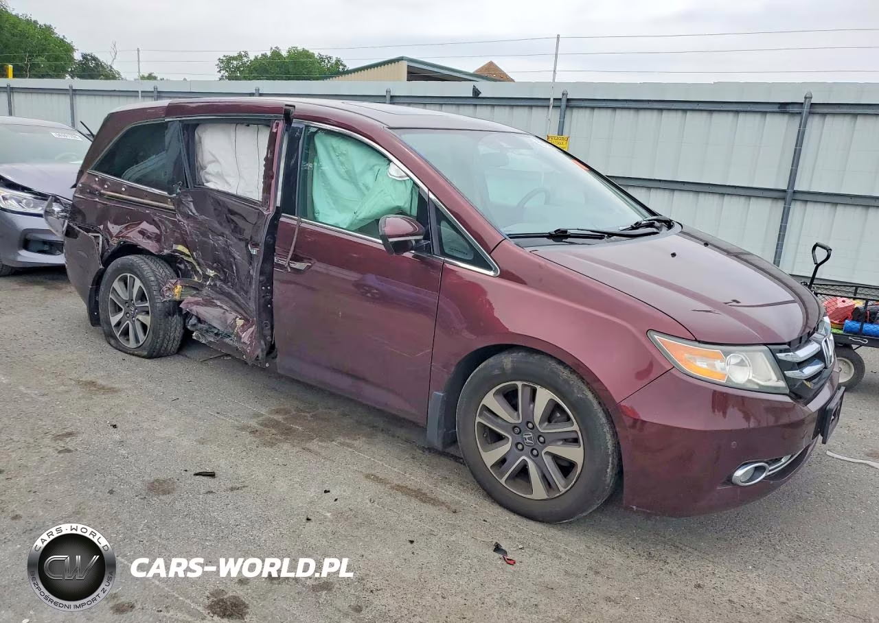 2015 Honda Odyssey Touring VIN:5FNRL5H97FB108740 - 4
