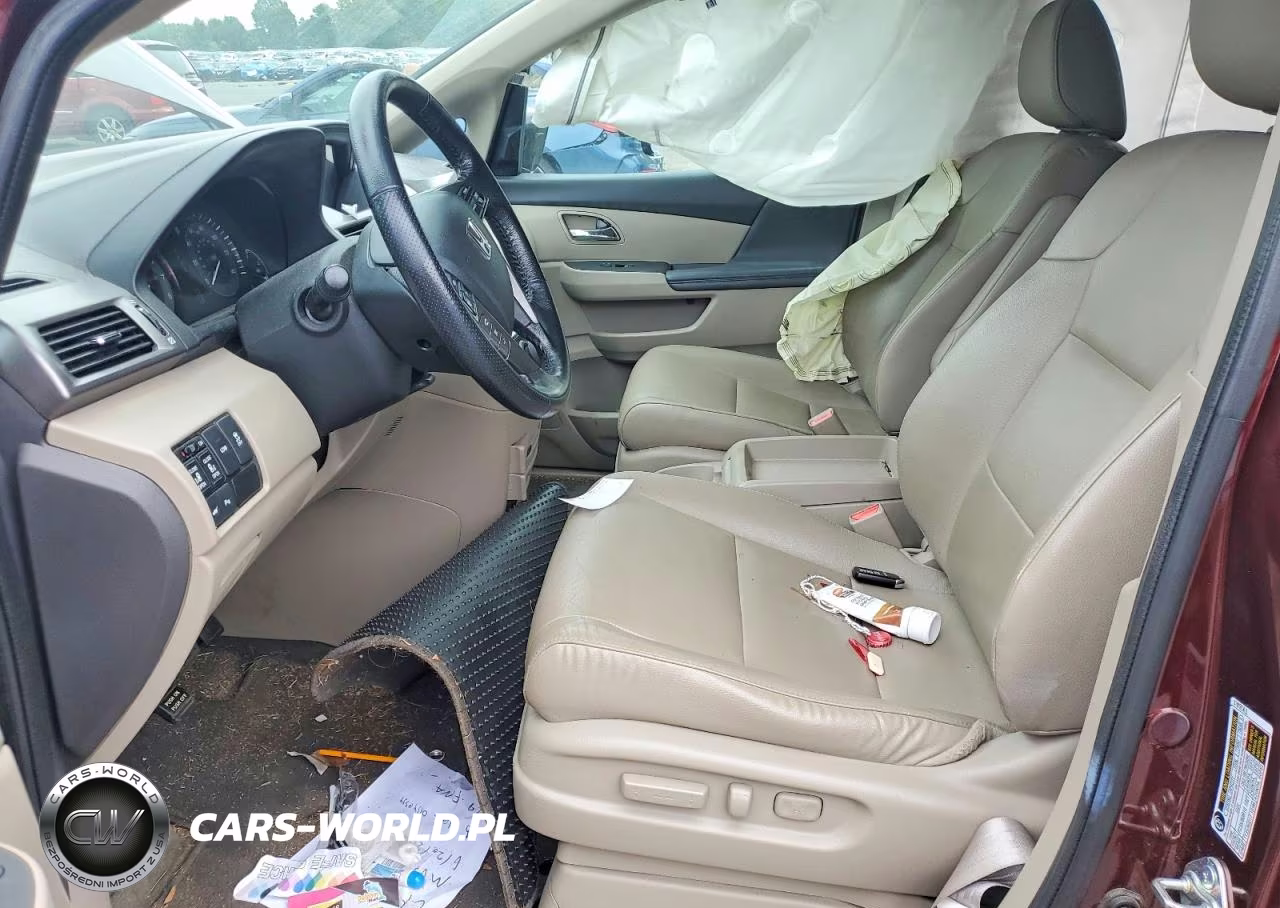 2015 Honda Odyssey Touring VIN:5FNRL5H97FB108740 - 7