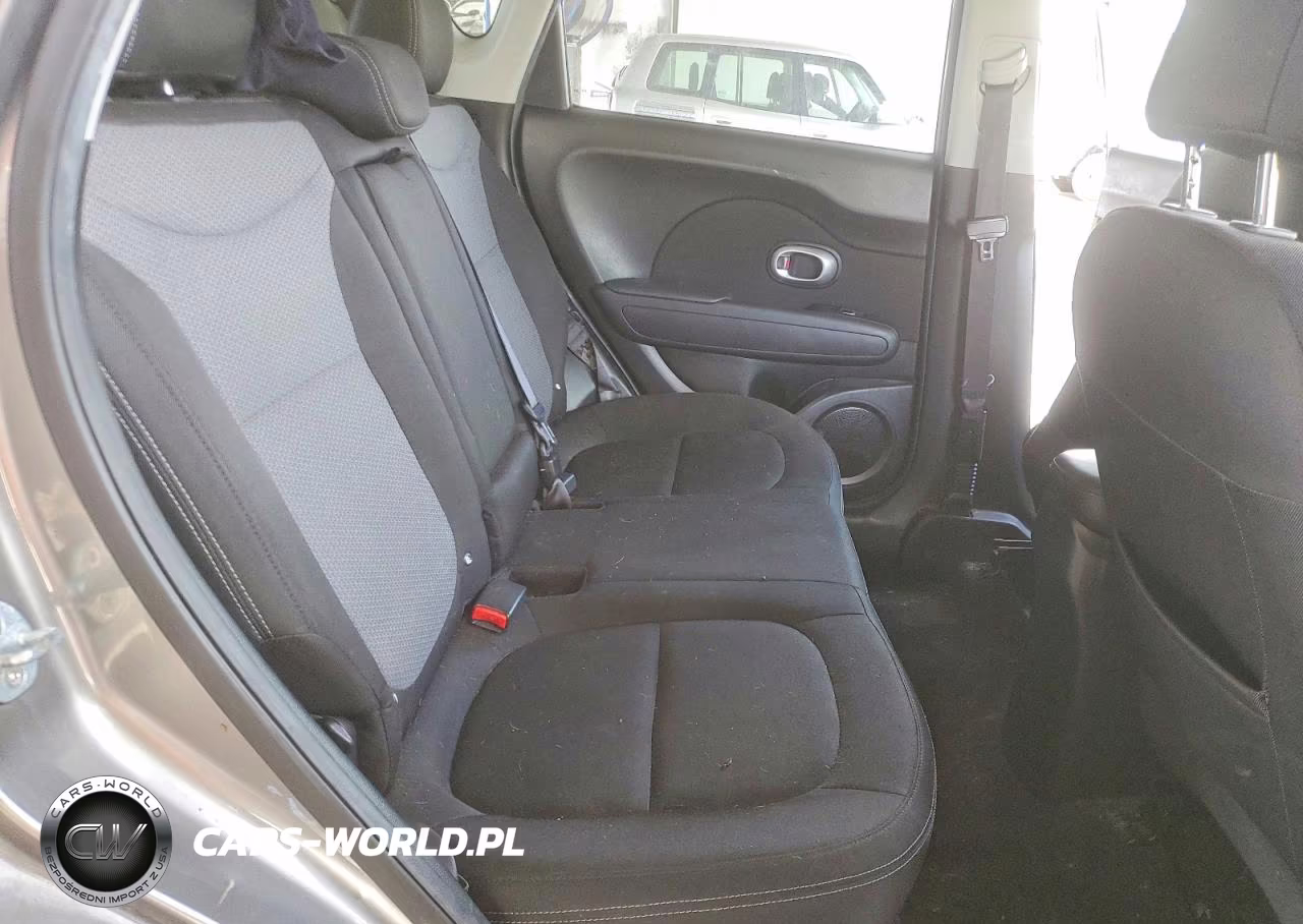 2018 Kia Soul + VIN:KNDJP3A5XJ7577011 - 10
