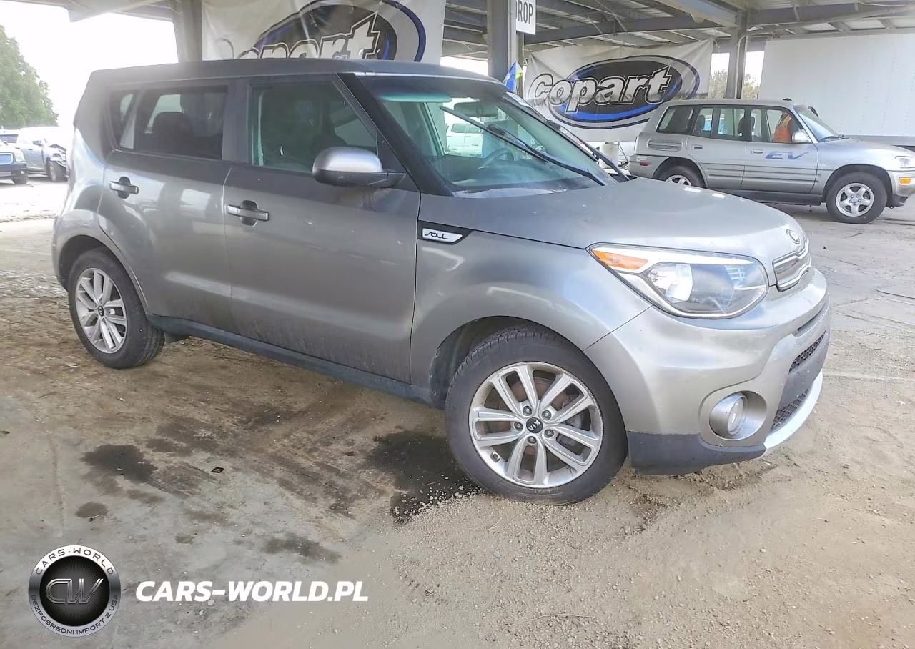 2018 Kia Soul + VIN:KNDJP3A5XJ7577011 - 4