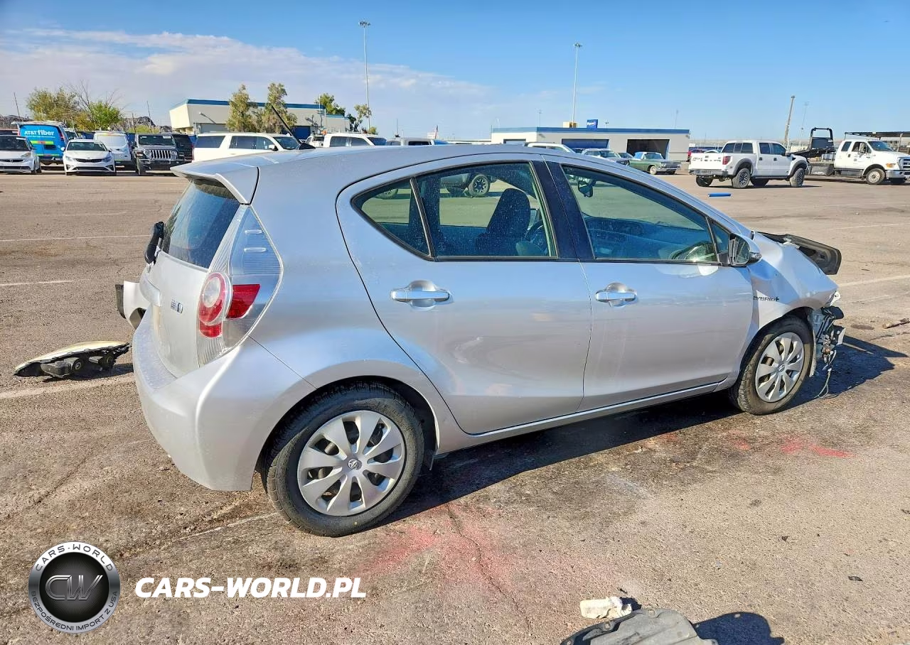 2014 Toyota Prius C Two VIN:JTDKDTB39E1062729 - 3