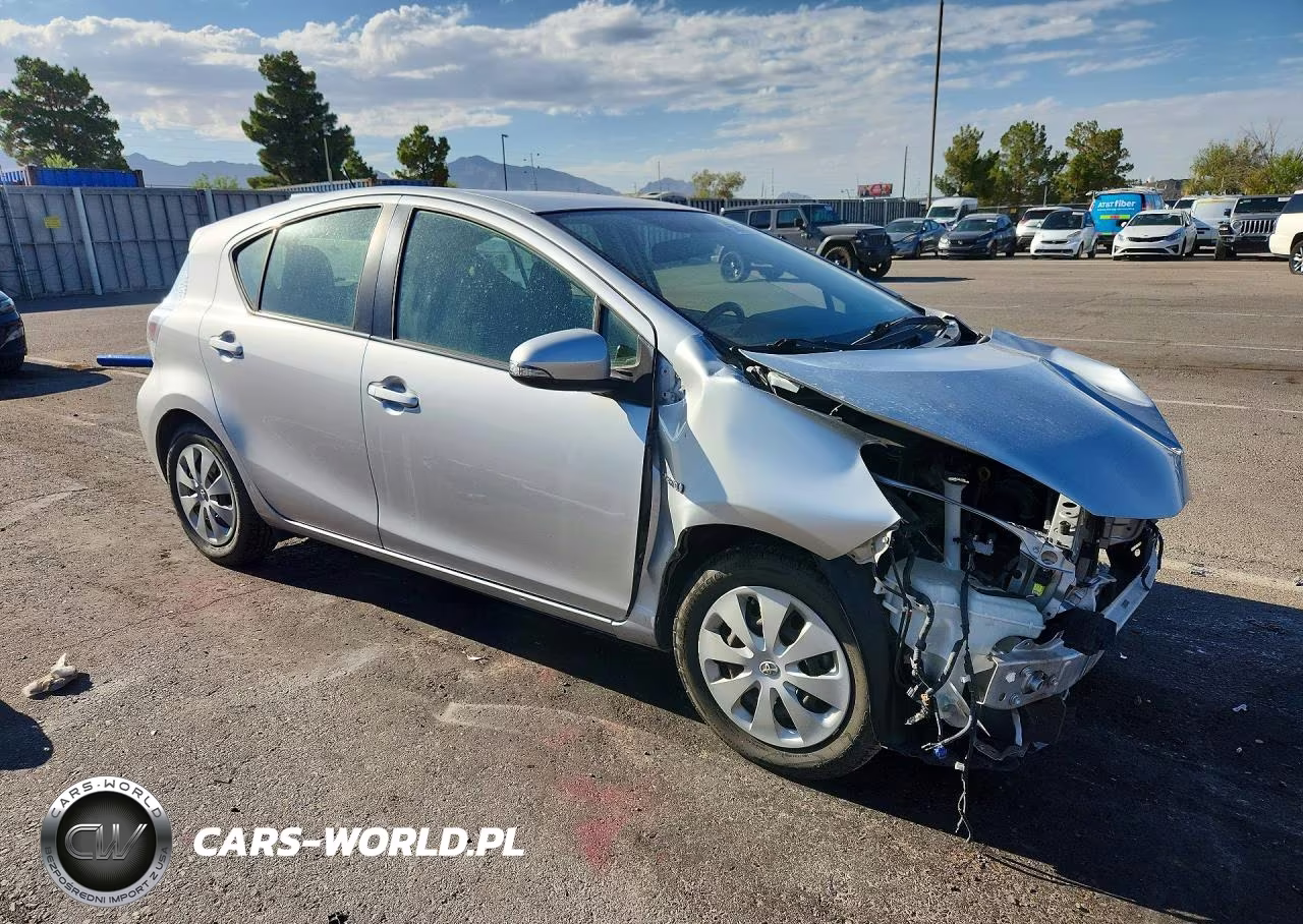 2014 Toyota Prius C Two VIN:JTDKDTB39E1062729 - 4