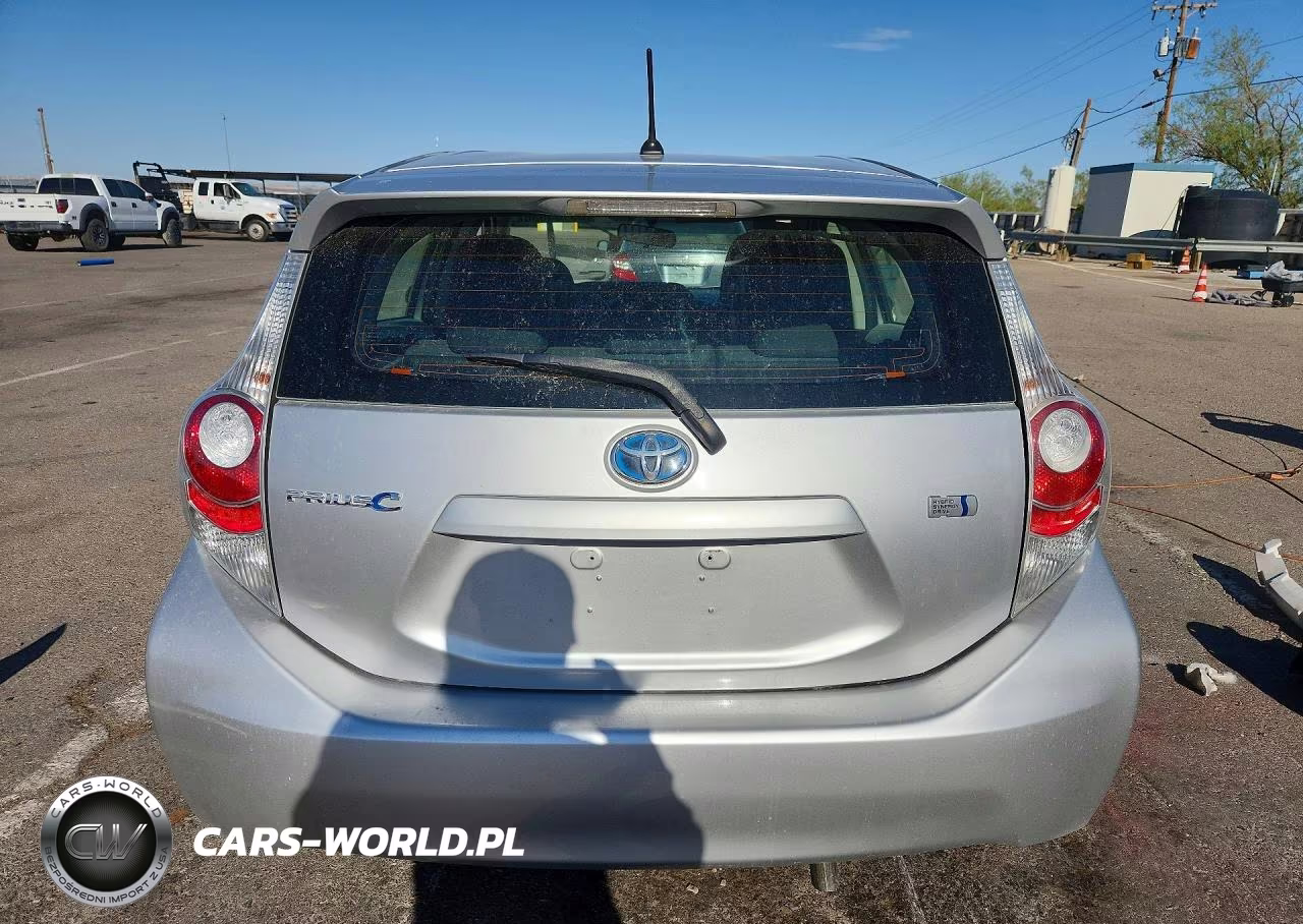 2014 Toyota Prius C Two VIN:JTDKDTB39E1062729 - 6