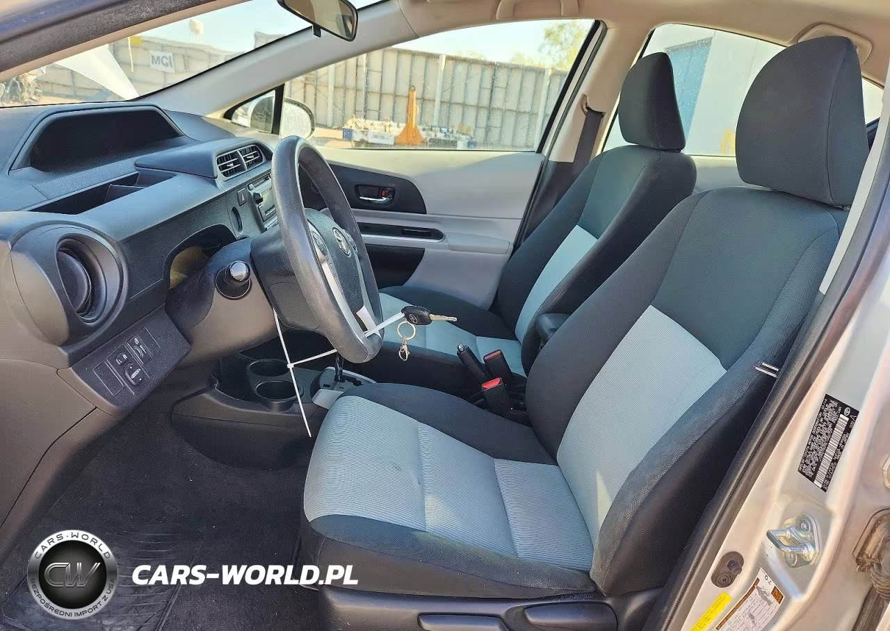 2014 Toyota Prius C Two VIN:JTDKDTB39E1062729 - 7